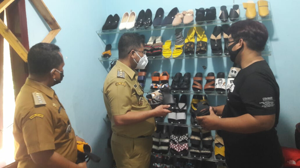 Wabup Erwan Sambangi Sentra UMKM Conggeang