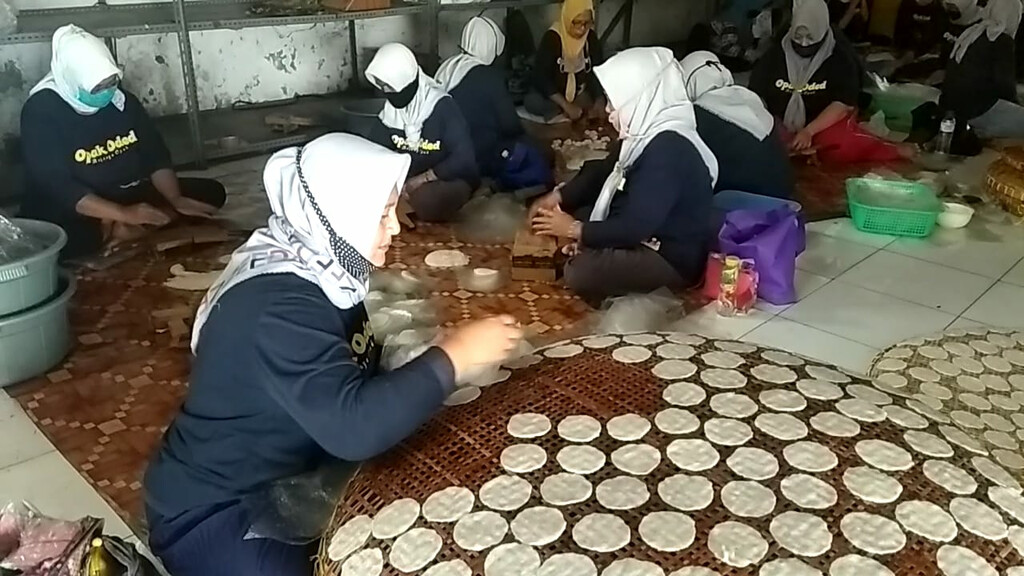 Di Masa Pandemi: Opak Bertahan, Sepatu Pilih Online