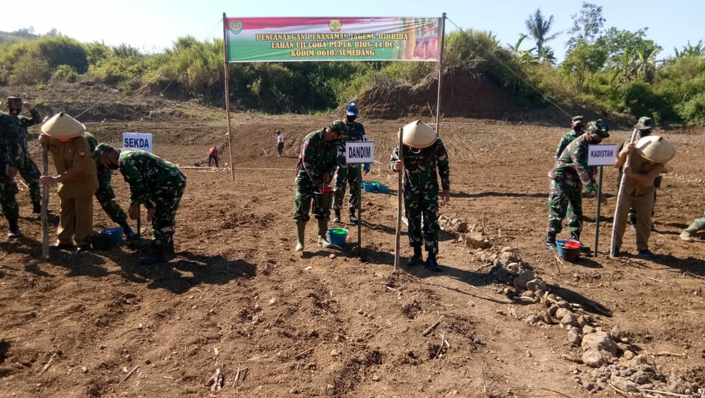 Andalkan Bios 44, Kodim 0610/Sumedang Gelar Demplot
