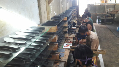 Di Masa Pandemi: Opak Bertahan, Sepatu Pilih Online