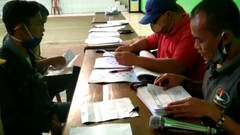 Pemdes Mandalaherang Dan PT. Pos Sumedang Bagi-bagi Bansos