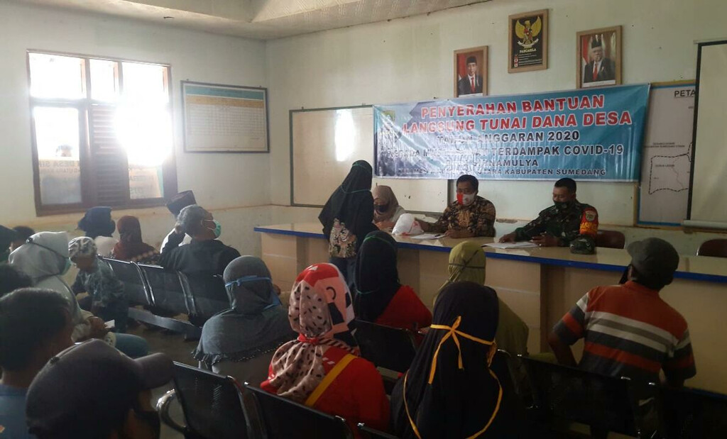 Desa Sirnamulya Bagikan BLT Pasca-Musdesus