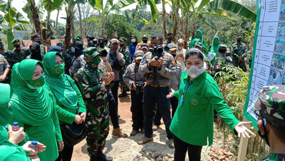 Persit KCK Sambangi Rutilahu Di Sumedang Selatan