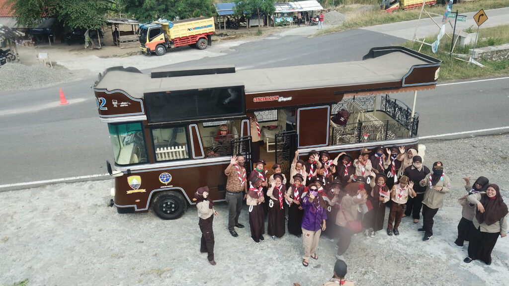 Kang Emil Hibahkan 2 Mobil Wisata ke Pemkab Sumedang