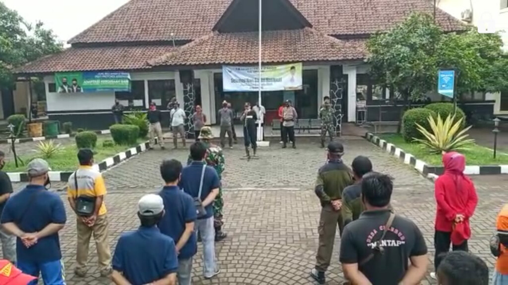 Forkopimcam Jatinangor Gotong Royong Bersihkan Saluran Air