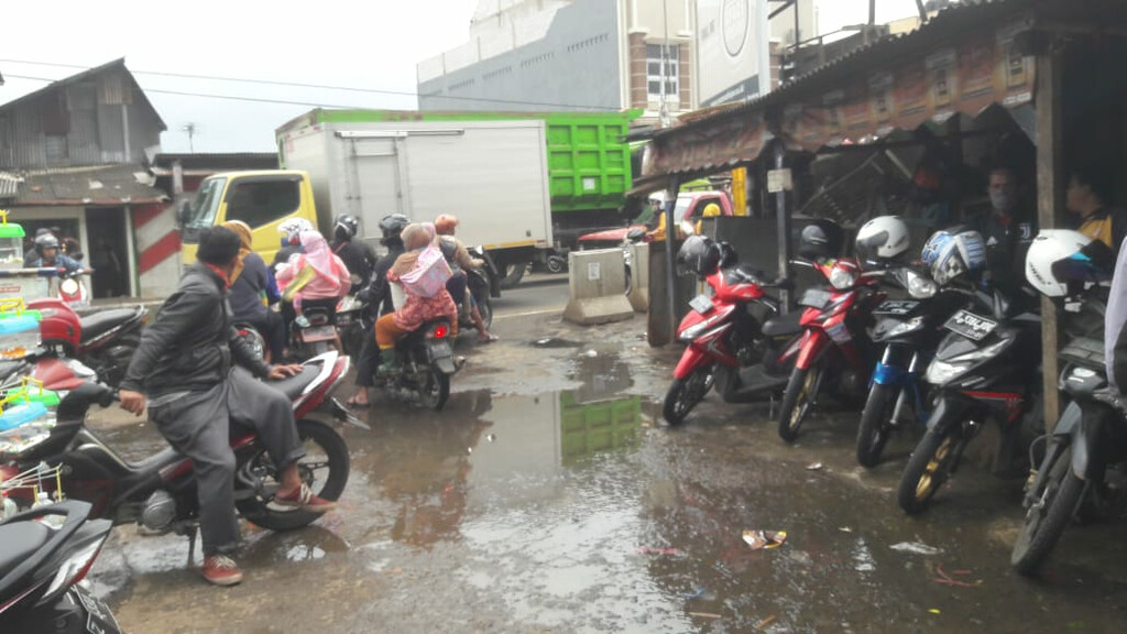 Efek Musim Hujan, Pasar Tanjungsari dan Cimanggung Sepi