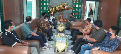 Perkuat Sinergitas, KPU Sumedang Sambangi Yonif R-301