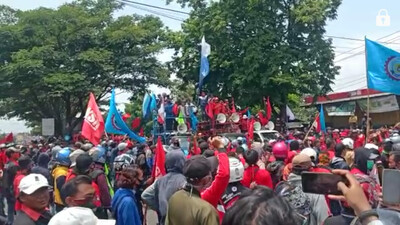 Aksi Anti-Omnibus Law Blokade Jalur Bandung-Garut