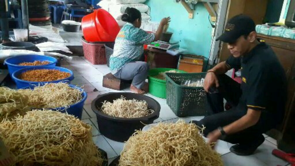 Tetap Bertahan Di Masa Pandemi, Ini Trik Sistik 'Ibu Rokayah' 