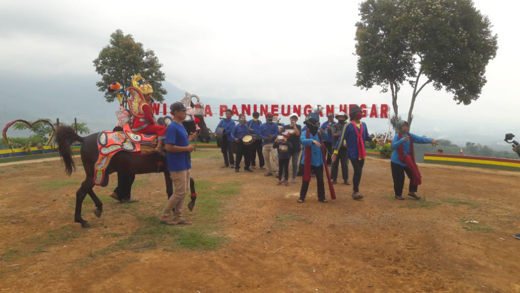Seniman Tradisional Jangan Hidup Enggan Mati Tak Mau