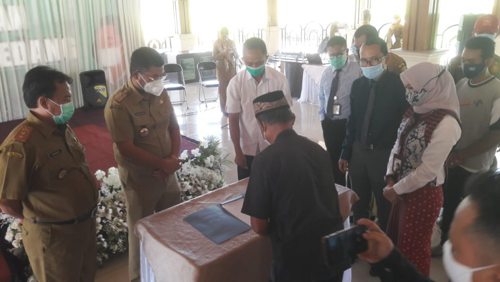 HUT ke-11, Bank Sumedang Luncurkan ATM Tanpa kartu