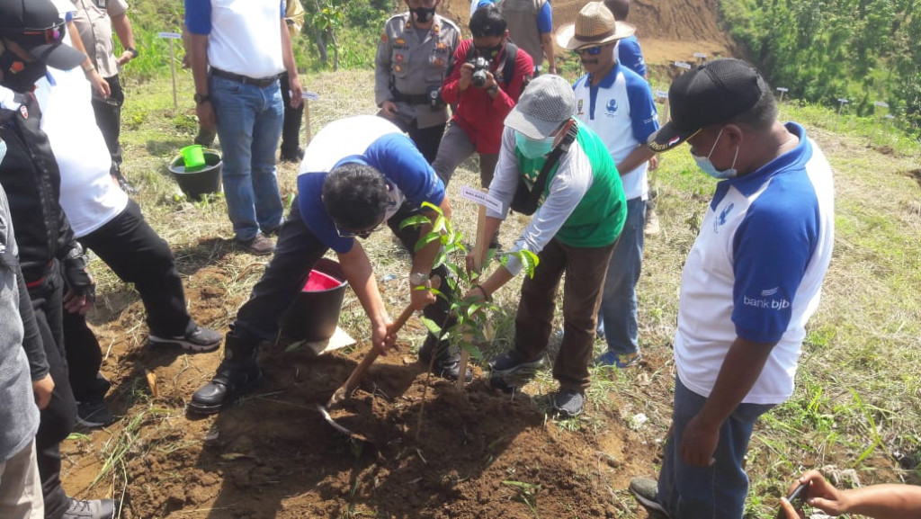 Penghijauan HUT Korpri: Titip Pohon ke Masyarakat