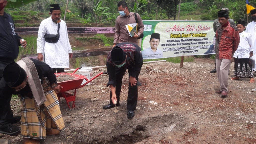 Bupati Sumedang Letakkan Batu Pertama Tahfidzul Qur'an