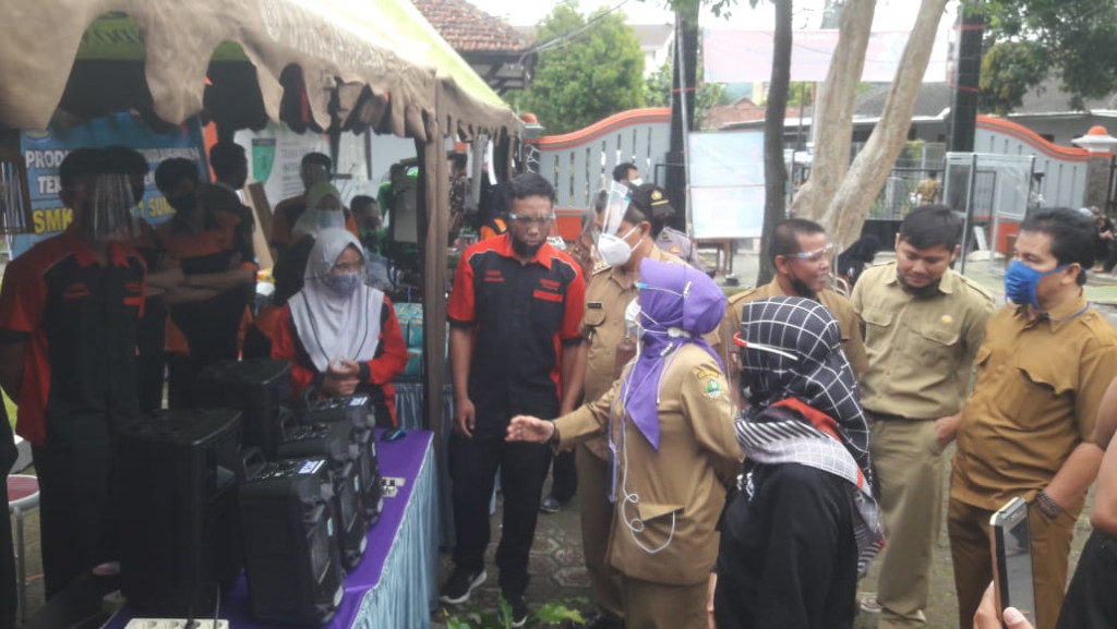 Kembangkan Minat Wirausaha Melalui Pameran PKK SMKN 1 Sumedang