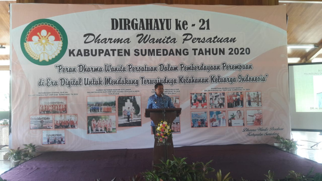 Anggota Dharma Wanita Diminta Dorong Karir Suami