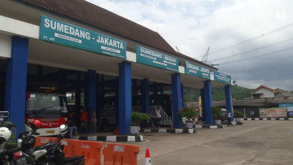 Libur Tahun Baru, Arus Penumpang di Terminal Ciakar Sepi