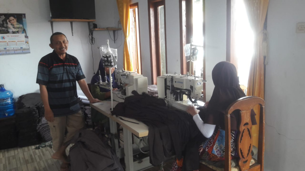 Adung Wargana: Produktif Lewat Usaha Makloon Jahit 