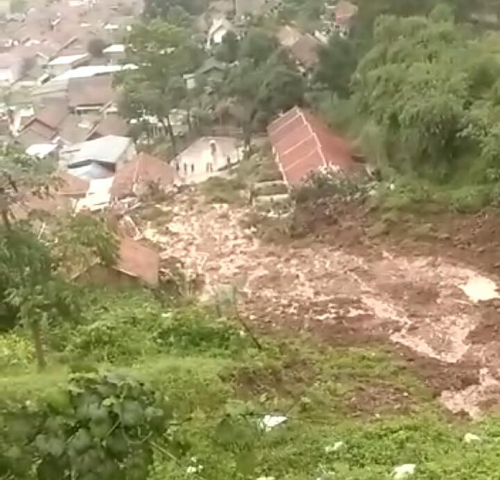 Banjir Terjang Cimanggung dan Jatinangor