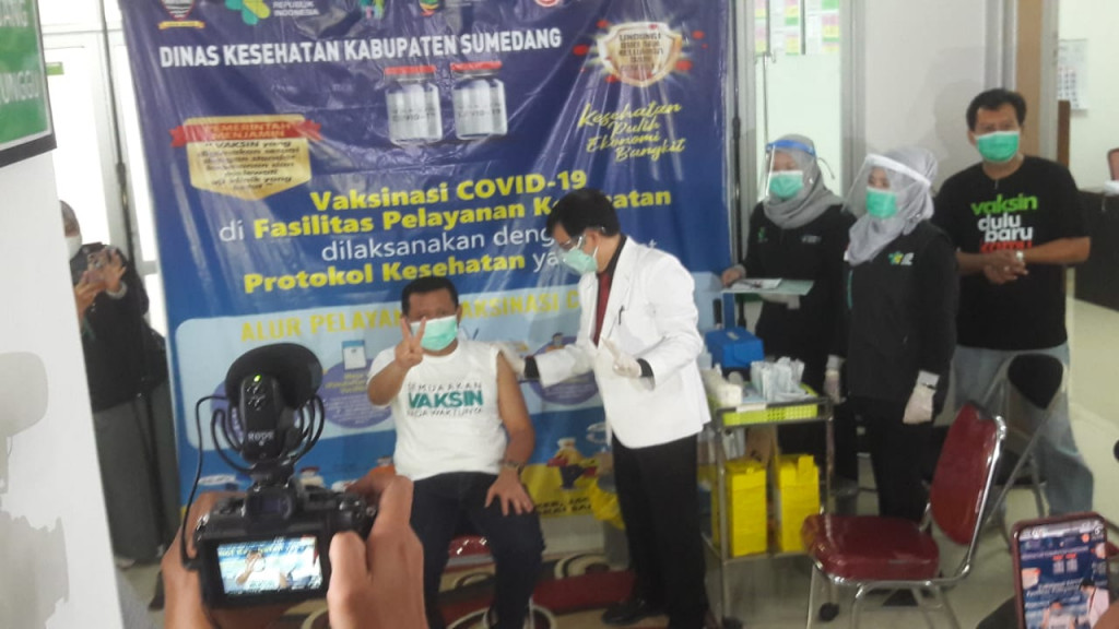 Bupati Sumedang Sebut Vaksin Sinovac Aman dan Halal