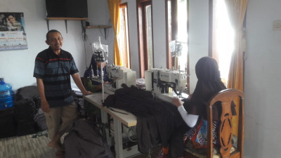 Adung Wargana: Produktif Lewat Usaha Makloon Jahit 