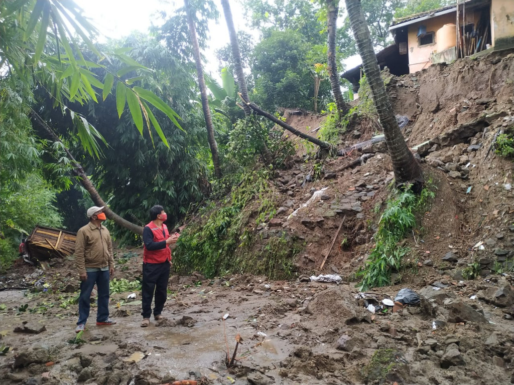 Tinjau Lokasi Banjir, Dede Suwarman: Ada Indikasi Gara-gara Jalan Tol