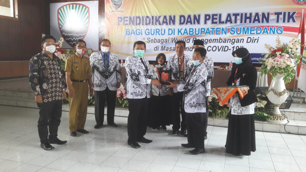 Sumedang Masih Belajar Daring, Ini Pesan Agus Wahidin