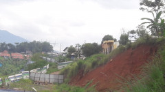 Warga Bojong Totor Terancam Longsor Cisumdawu