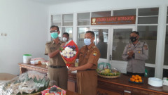 Ibu-ibu PKK Geruduk Camat Cimalaka