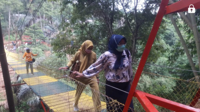 Jembatan Gantung Cimarias Jadi Spot Foto