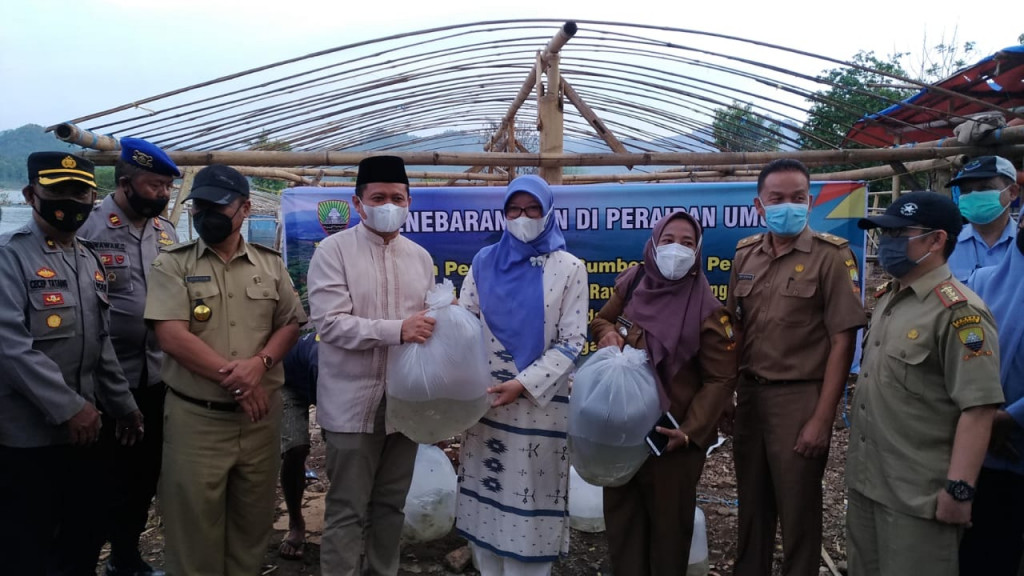 Sumedang Targetkan Penebaran 5 Juta Benih Ikan di Jatigede