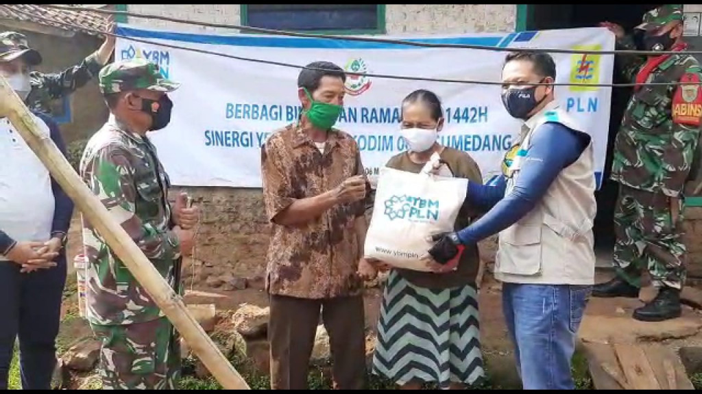 Kodim 0610-YBM PLN Sumedang Distribusikan Sembako