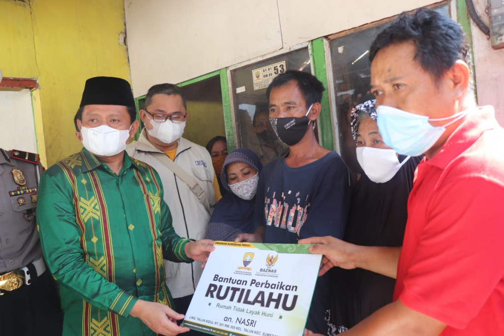 Warga Talun Kidul Terima Bantuan Rutilahu
