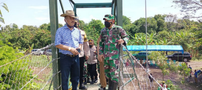 Perbaikan Jembatan Gantung Di Desa Palabuan 