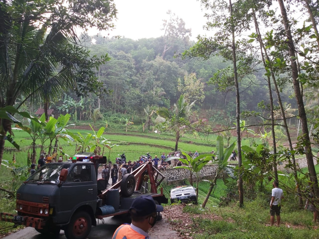 Pick Up Terjun ke Jurang di Cisitu, Satu Orang Tewas