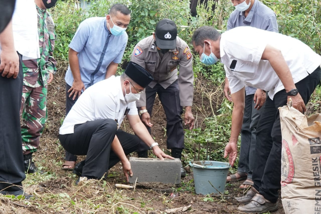 Erwan Setiawan Apresiasi Pembangunan Masjid Al-Falah Rancakalong