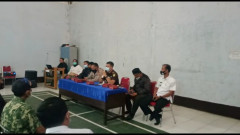 Amankan Aset, PLN Bangun Tembok Pembatas di Cimalaka