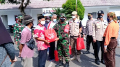 Warga 14 Desa di Cimalaka Dapat Bantuan Sembako