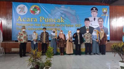 HUT Koperasi Ke-74, SMAN 1 Cimalaka Sabet Juara 1 LCC