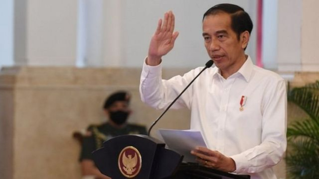 Presiden Jokowi Instruksikan Menteri KUKM Produksi Minyak Goreng Merah