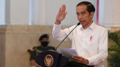 Presiden Jokowi Instruksikan Menteri KUKM Produksi Minyak Goreng Merah