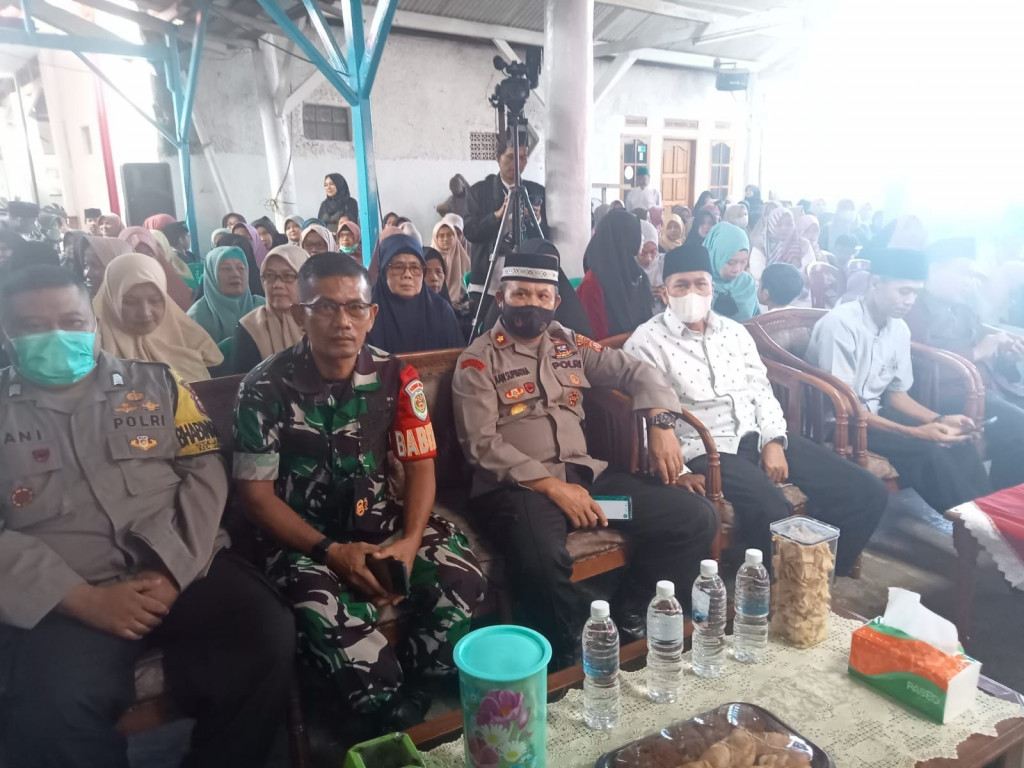 Kapolsek Jatinangor Hadiri Sunatan Masal di Pondok Pesantren Manhaj Al Istiqomah Yayasan Al Ittihad 