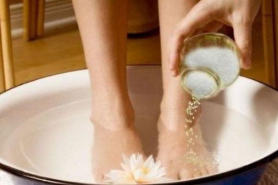 Inilah 5 Manfaat Merendam Kaki Menggunakan Air Garam Yang Jarang Diketahui