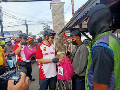  Meriahkan HUT RI KE 77, Kapolres Sumedang Gelar Fun Bike Dan Bagikan Baksos