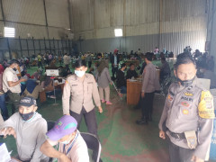 Ratusan Karyawan PT Kahatex Mendapat Vaksin Booster Dari Polres Sumedang