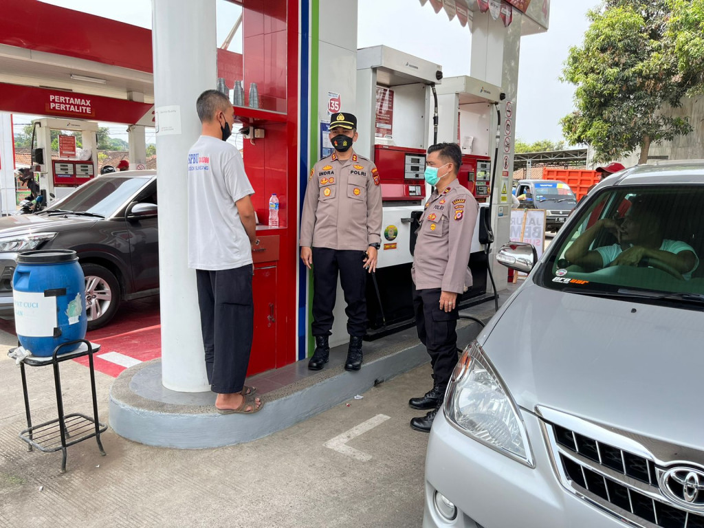 Cegah Dampak Kenaikan BBM Bersubsidi, Polres Sumedang Laksanakan Monitoring Di Setiap SPBU