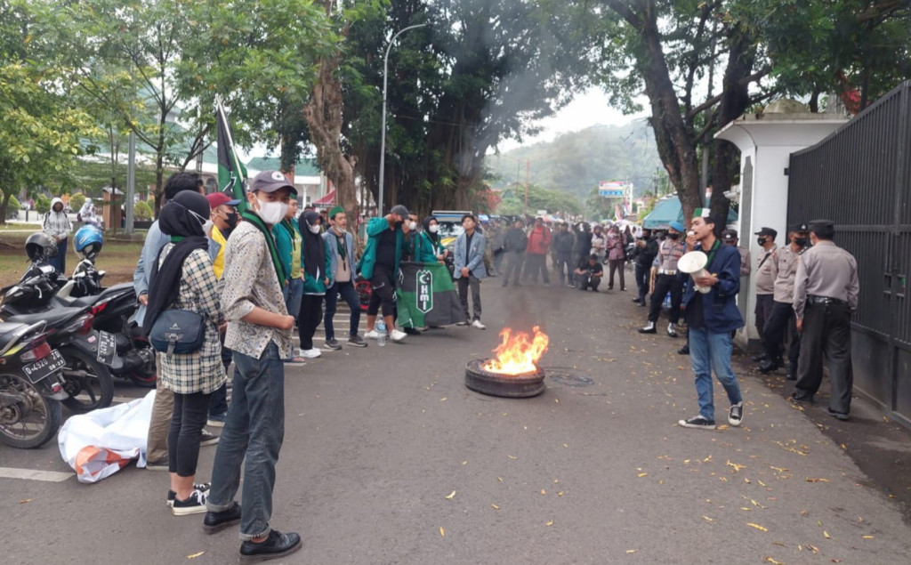 Amankan Unjuk Rasa Penolakan Kenaikan BBM di Sumedang, Personil Kepolisian Diturunkan