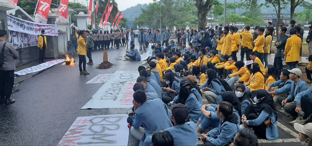 Gabungan Mahasiswa Sumedang Kembali Menyuarakan Penolakan Kenaikan Harga BBM