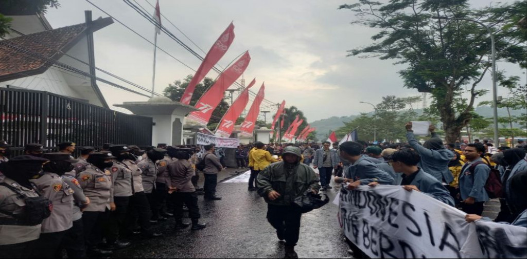 Gabungan Mahasiswa Sumedang Kembali Menyuarakan Penolakan Kenaikan Harga BBM