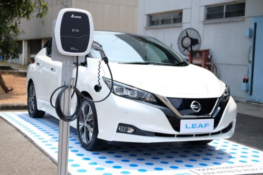 Mobil Listrik Resmi Jadi Kendaraan Dinas Pemerintah