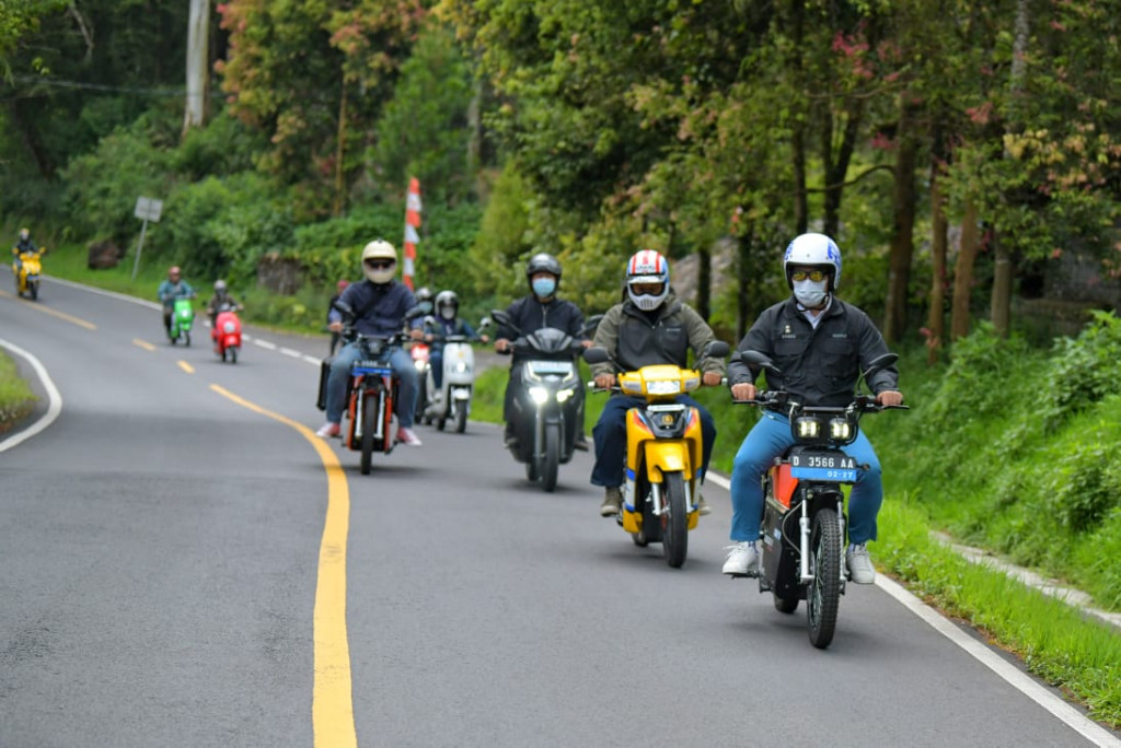Kang Emil Pastikan Jawa Barat Progresif Soal Penggunaan Kendaraan Listrik